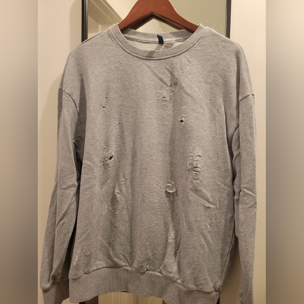 Mens H&M DIVIDED Distressed Sweatshirt in Gray Size Small